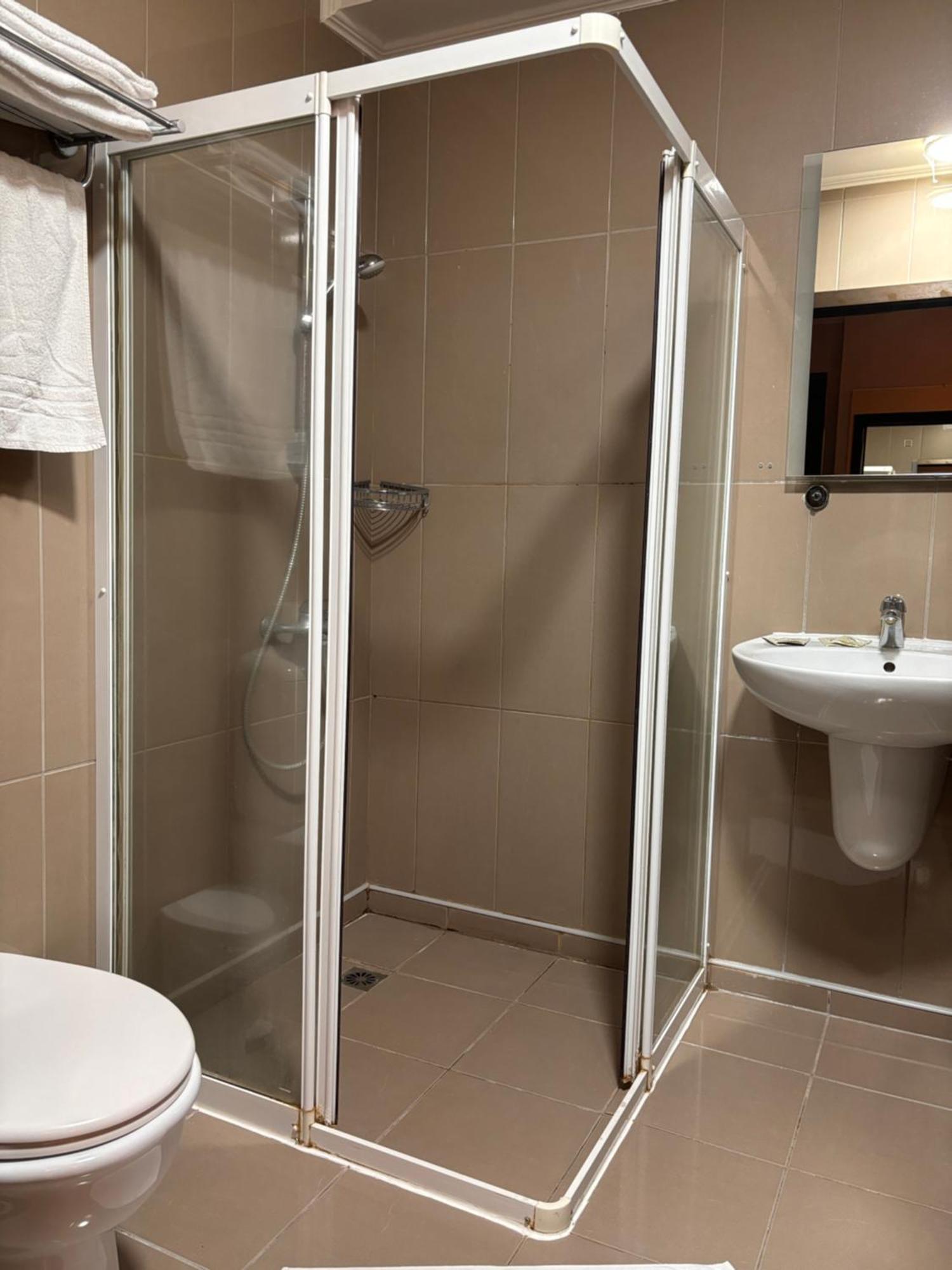 Escale Hotel Saint-Gilles Kültér fotó