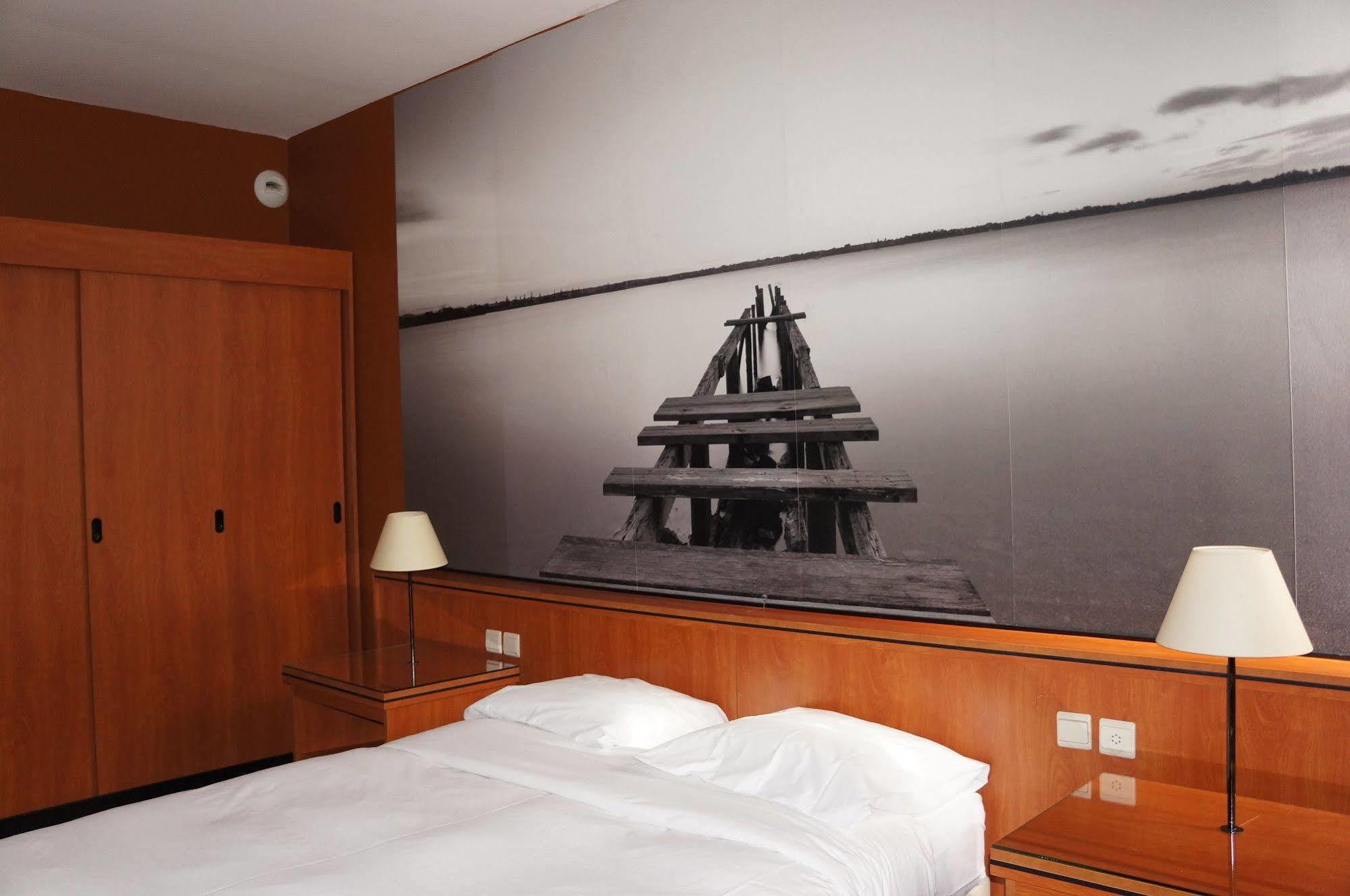 Escale Hotel Saint-Gilles Kültér fotó